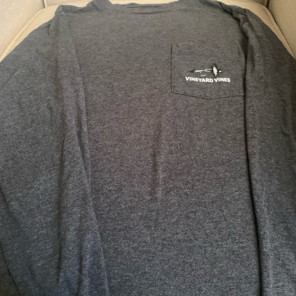 Two Vineyard Vines long sleeve Tees size Men’s Small. One dark gray, one pink - Picture 4 of 7